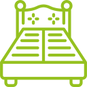 Agroturystyka Za Piecem – Zielony rysunek łóżka z dekoracyjnym zagłówkiem, pokazany od przodu, z dwiema poduszkami i materacem z poziomymi liniami, idealny do noclegi dla rodzin z dziećmi w agroturystyce ze zwierzętami.